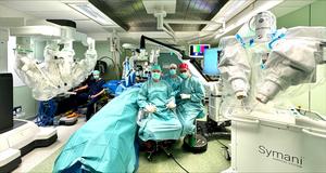 The team that performed the operation succesfully: Dr. Schoneveld, Prof. Nistor, Dr. Giunta, Prof. Hamdi