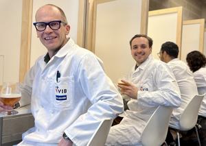 Kevin Verstrepen (Director of VIB- KU Leuven Center for Microbiology) and Michiel Schreurs (lead author of the study) during a taste session.