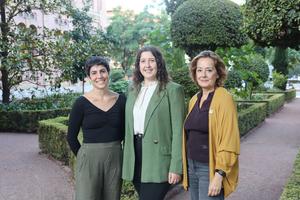 Researchers Ana Andreu Méndez, María José Muñoz Gómez and M. Pat González Dugo