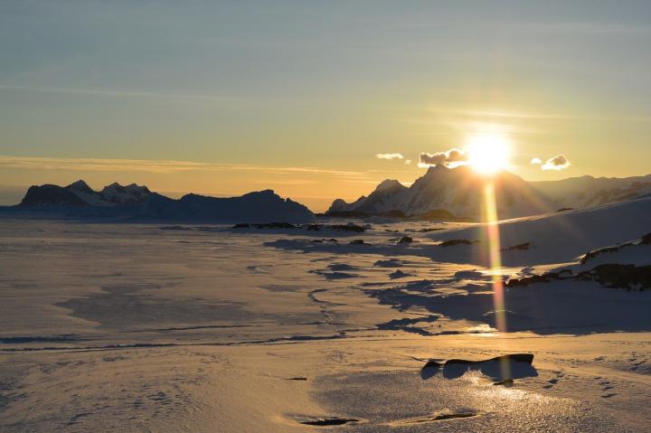 Today, Antarctic winds usually blow from the continent out to the sea