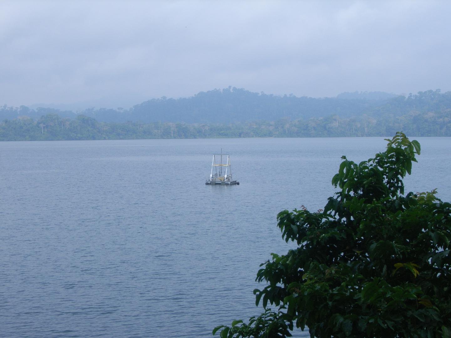 Der Barombi-See in Kamerun