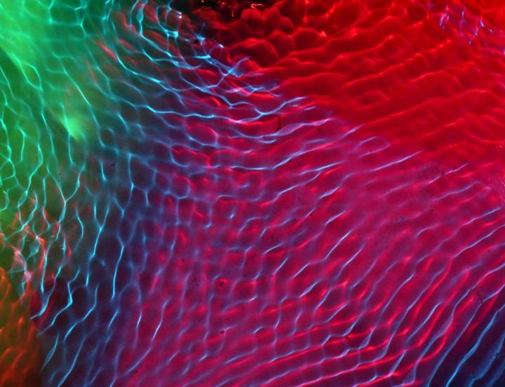 High-quality and Simultaneously Broadband Resonant Systems