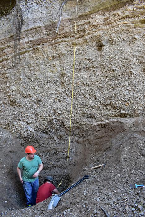 Working on the pyroclastic sequence of the first explosive eruption events of Ciomadul after long dormancy