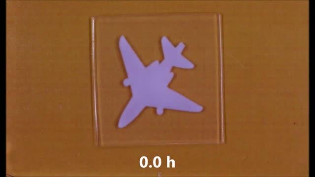 The Pattern of An Airplane on the Gel Slowly Fades