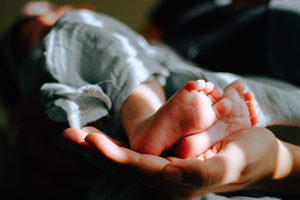 A newborn baby’s feet.