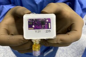 Implantable Naloximeter device to stop opioid overdose