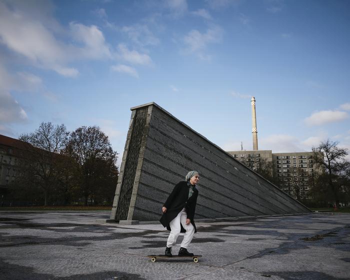 Medical student Säli enjoying her hobby: longboarding