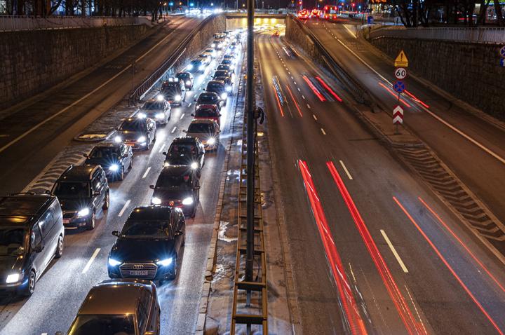 Highway tunnel for ions