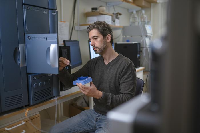 Felipe Cava in lab