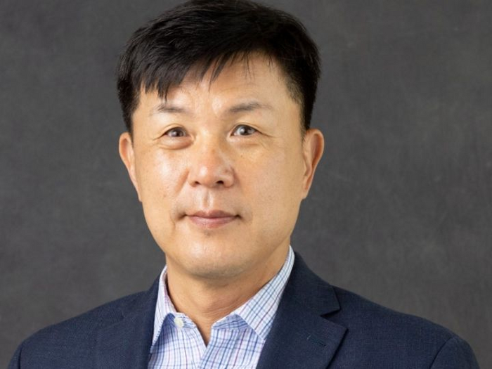Geunyoung Yoon, Irvin M. Borish Chair Professor at the University of Houston College of Optometry