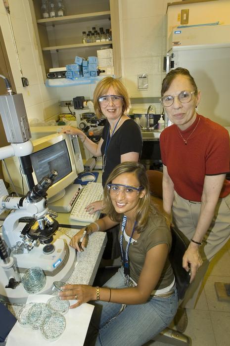 Betsy Sutherland, Paula Bennett, and Noelle Cutter Cuomo in biology lab