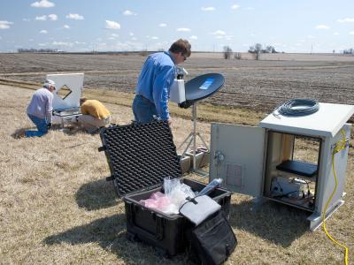 NASA and Iowa Flood Center Staff Install Instrumentation