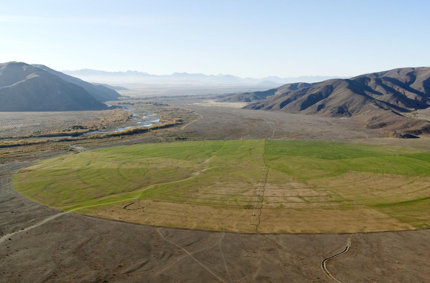 Vast Pivot Irrigator Shows Farming Encroaching on Wilderness in New Zealand