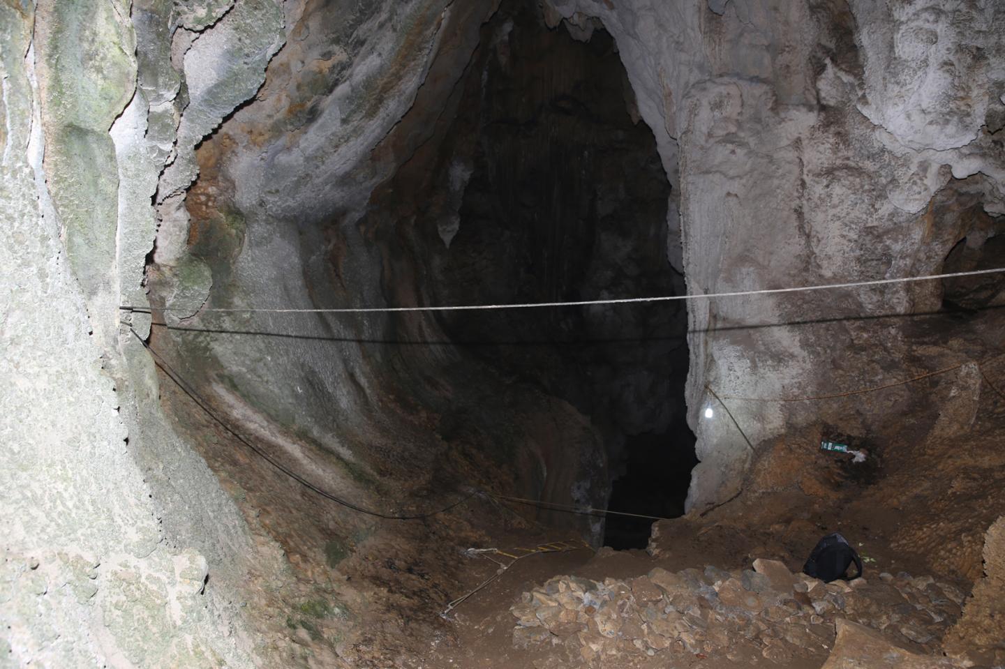 Cizhutuo Cave