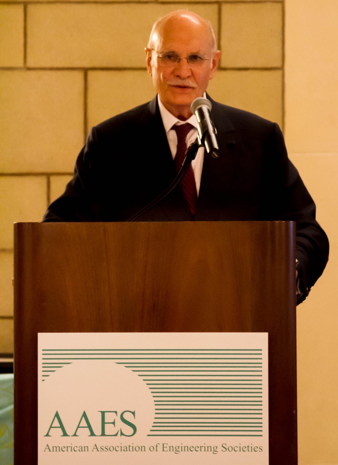 Diran Apelian Accepts Audubon Society Award