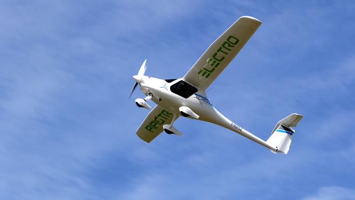 Major climate benefits with electric aircraft