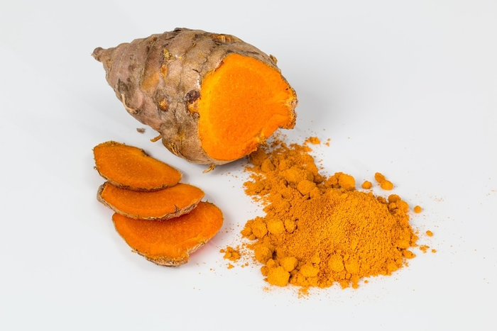 Curcumin associated with photodynamic