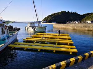 Polyethylene raft for oyster farming