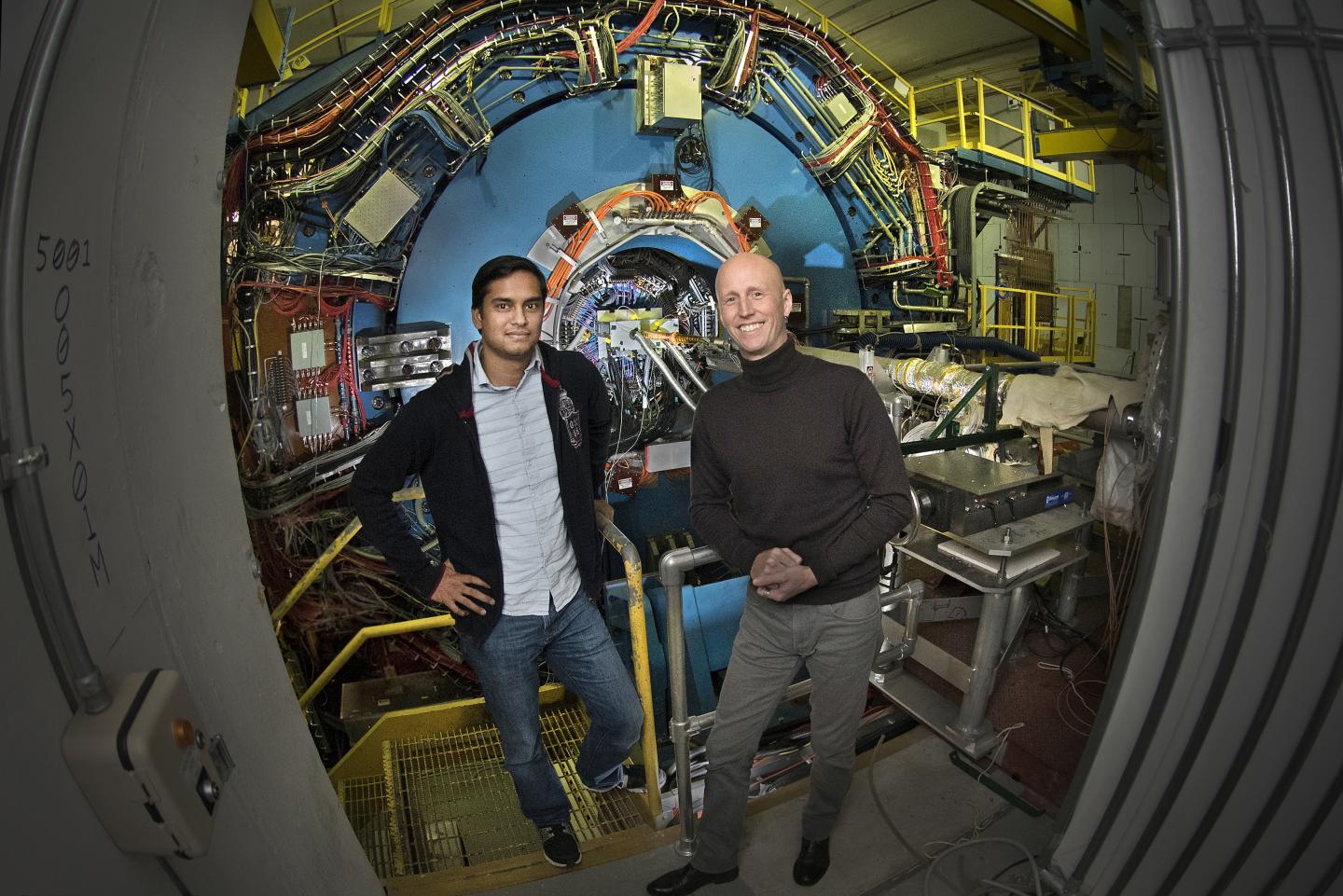 Scientists at STAR Detector at RHIC