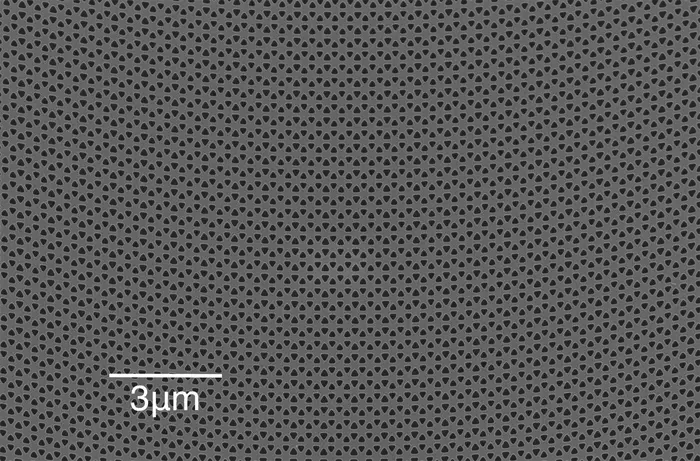 Rechtsman strained photonic crystal