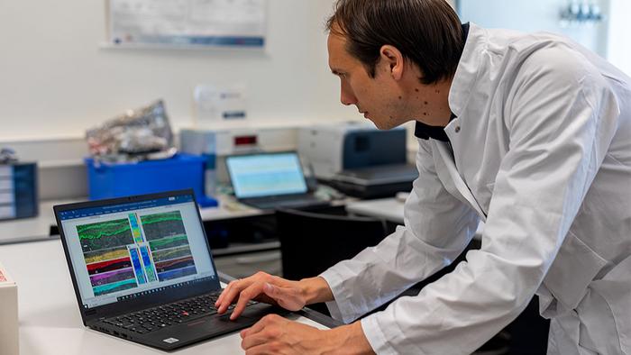Benjamin Nettersheim, one of the lead authors of the study, examines ultra-high-resolution elemental and molecular maps of 1.64 billion years-old rock samples analyzed at the Geobiomolecular Imaging Laboratory at MARUM.