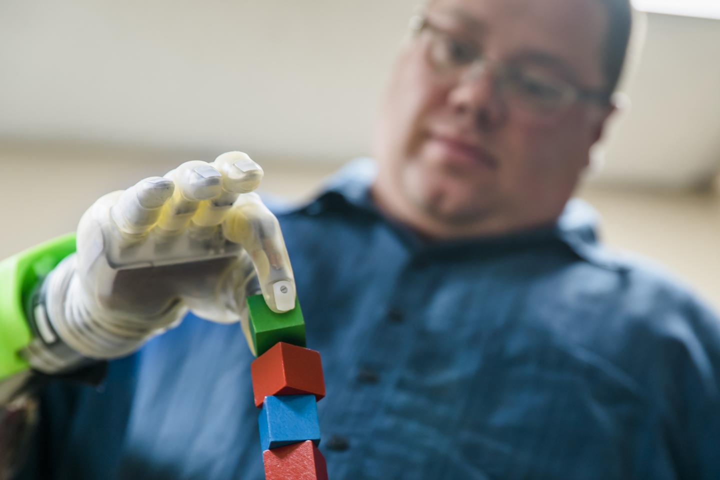 Regenerative Nerve Interface Enhances Precision and Durability of Hand Prostheses (4 of 12)